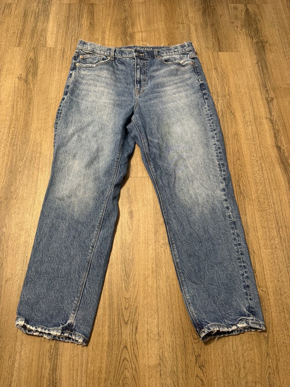 American Eagle Women's Super High-Rise Straight Leg Jeans